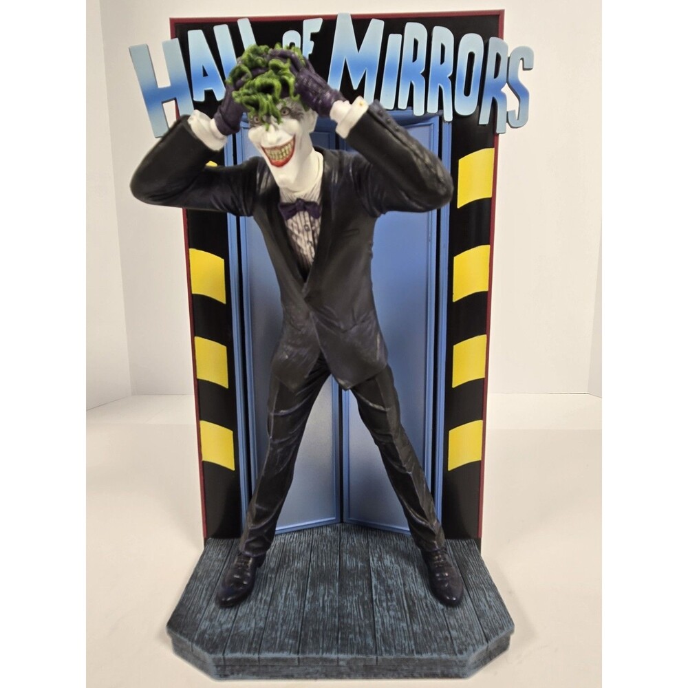 Diamond Select DC Gallery Joker Hall of Mirrors Killing Joke PVC Diorama Statue